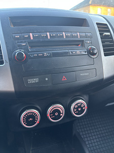 Mitsubishi Outlander (11 фото из 11)