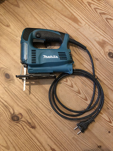 Makita 4327 tikksaag (1 foto / 2)