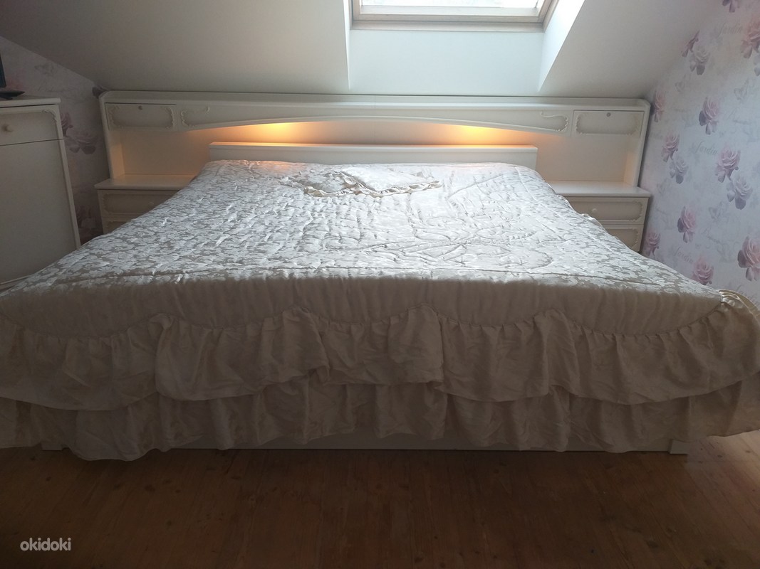 Кровать с матрасом 180см х 200см и комод. (фото #1)