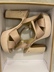 Vähekantud Michael Kors kingad, suurus 41 (1 foto / 3)