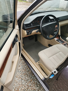 W124 3.0 100kW sedan bornit (14 foto / 14)