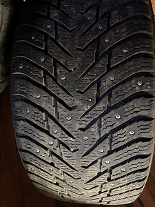 Продаются шипованные шины Nokian Hakkapeliitta 8 размером 245/45 R18 (3 фото из 5)