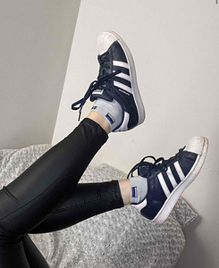 Кроссовки Adidas (1 фото из 4)