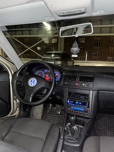 Volkswagen Bora 1.6 (3 foto / 5)