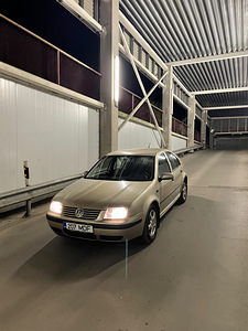 Volkswagen Bora 1.6 (4 foto / 5)