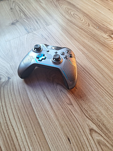 Xbox one x 1Tb (2 foto / 3)