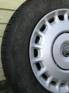 Шины с колесами (Volvo V50) (3 фото из 3)