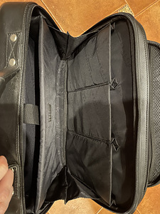 Ärikott sülearvuti lahtriga KENNETH COLE (nahk) (4 foto / 5)