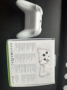 Беспроводной контроллер Xbox (2 фото из 2)