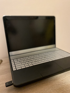 Laptop Asus + lisakõlarid koos ekvalaiseriga.