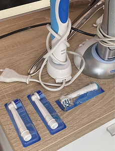 Hambaharjad - Braun Oral B Triumph & Oral-B Vitality Sensiti (2 foto / 2)