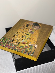 Portselanist vaas - GUSTAV KLIMT “suudlused”, 24k kuld. (4 foto / 4)