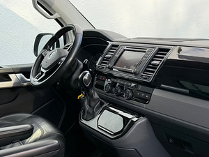 VW Multivan T6 Generation Six (7 фото из 15)