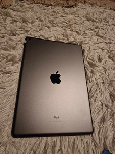iPad 8th gen 128gb (1 фото из 3)