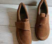 Кожаные качественные закрытые туфли от Caprice 39- 40 р кожа