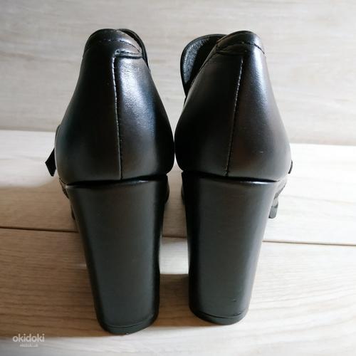 Кожаные фирменные закрытые туфли 35 р - Португалия- новые (фото #5)