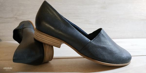 Стильні шкіряні жіночі туфлі-лофери від Tamaris 36 р - Нови (фото #9)