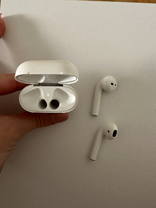 Airpods 1 (2 фото из 3)