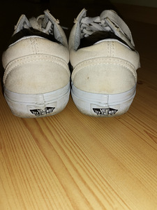 Продать кроссовки Vans (2 фото из 4)