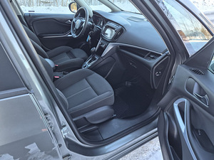 Opel Zafira (2 фото из 6)