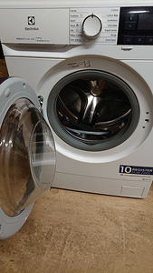Müüa kitsas pesumasin Electrolux (1 foto / 2)