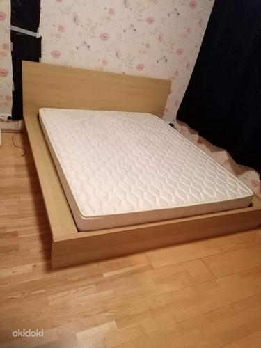 Кровать с матрасом 160 х 200 см, растяжки по бокам. (фото #1)