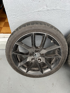 Skoda Octavia RS originaalveljed R18+ suverehvid (4 foto / 6)