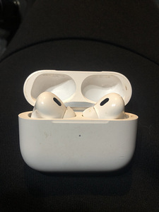 AirPods Pro (2nd generation) Magsafe Lightning