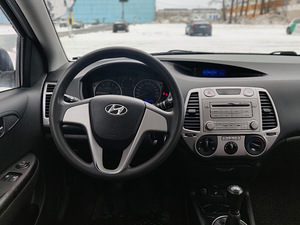 HYUNDAI I20 (6 foto / 10)