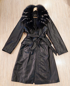 Кожаное пальто с воротником из натурального меха