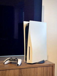 PlayStation 5 Disc versioon + 6 mängu, väga heas seisukorras (2 foto / 3)