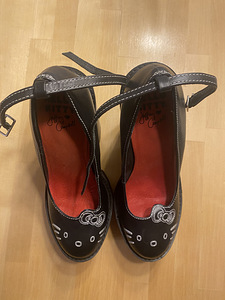 Jeffrey Campbell (1 foto / 3)