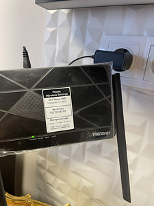TRENDnet WiFi Router TEW-731BR (3 foto / 7)