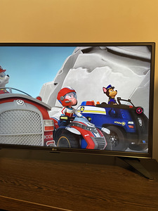 LG телевизор (5 фото из 5)