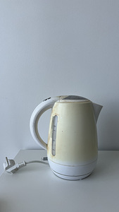 Veeketja Russell Hobbs 1.7l elektriline (3 foto / 4)