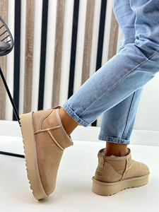 UGG (2 foto / 3)