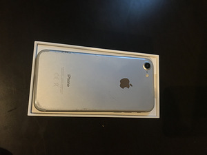 iPhone 7 128гб (2 фото из 6)