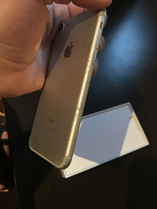 iPhone 7 128гб (4 фото из 6)