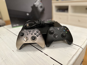 Xbox one x 1tb (2 foto / 3)