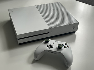 XBOX ONE S 1TB + WRC 8 ja CARMAGEDDON (2 foto / 4)