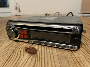 Automakk Alpine 4x45w CDE-9871RR (1 foto / 2)