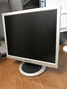 Продам монитор Samsung 710 N D (1 фото из 5)