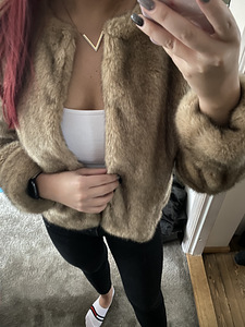 Женское пальто (3 фото из 3)