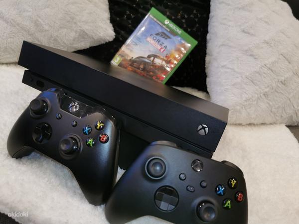Xbox One X 1 ТБ ssd 2 контроллера 1 игра (фото #1)