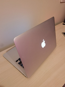 Apple MacBook Air 2017 (3 foto / 4)