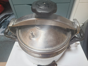 PETERHOF Pressure Cooker kiirkeedukatti (4 foto / 5)