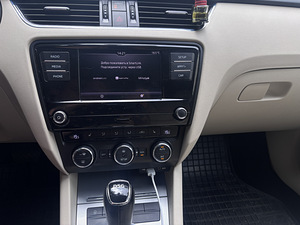 Skoda Octavia (7 foto / 11)