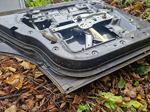 Двери седана BMW E34 (3 фото из 4)