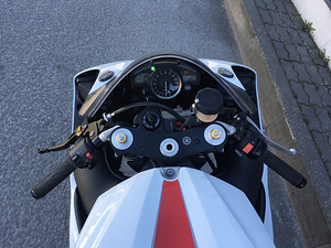 YAMAHA YZF R1 2012 (7 foto / 10)