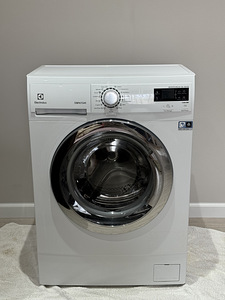 Pesumasin Electrolux (1 foto / 3)